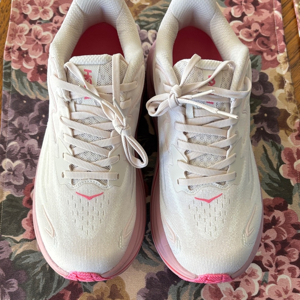 HOKA W CLIFTON 10